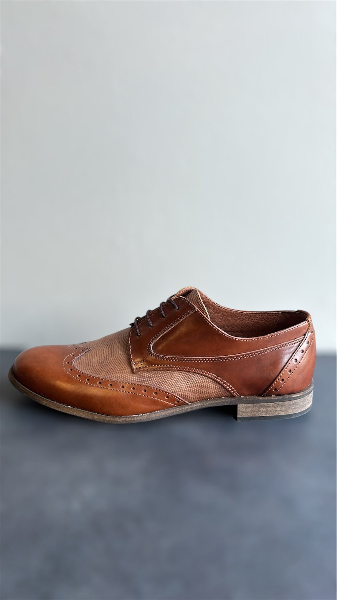 ΚΑΦΕ ΔΕΡΜΑΤΙΝΟ LACE-UP