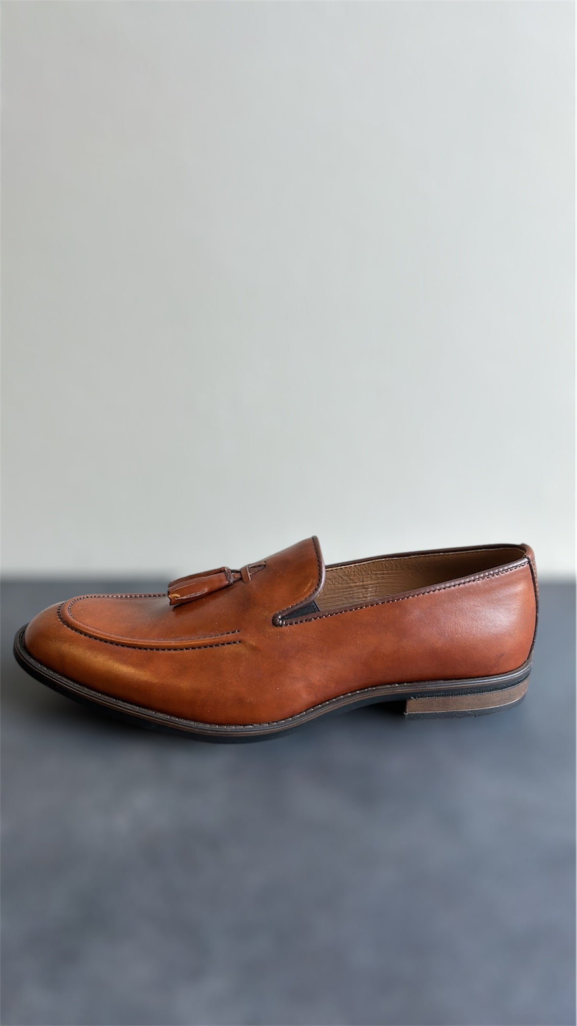 ΚΑΦΕ ΔΕΡΜΑΤΙΝΟ LOAFER ΜΕ ΦΟΥΝΤΑΚΙΑ