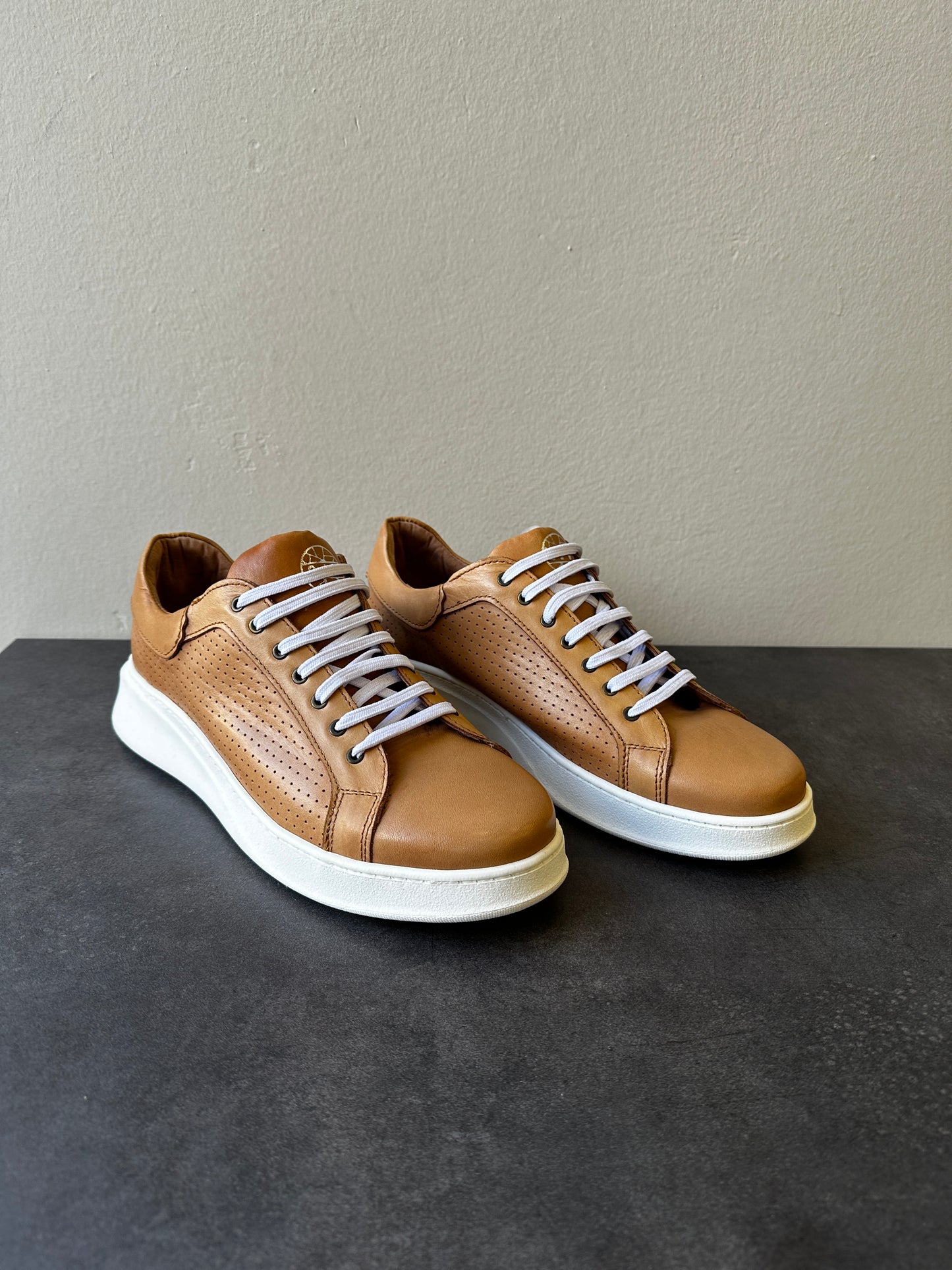 ΑΝΟΙΧΤΟ ΚΑΦΕ ΔΕΡΜΑΤΙΝΟ SNEAKER