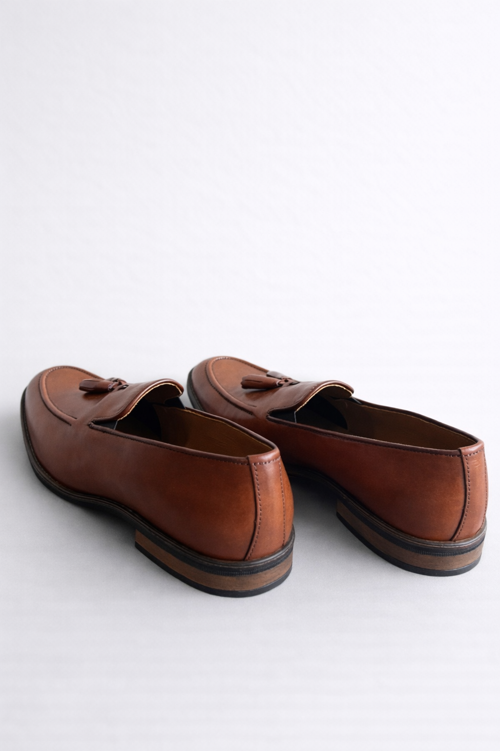 ΚΑΦΕ ΔΕΡΜΑΤΙΝΟ LOAFER ΜΕ ΦΟΥΝΤΑΚΙΑ