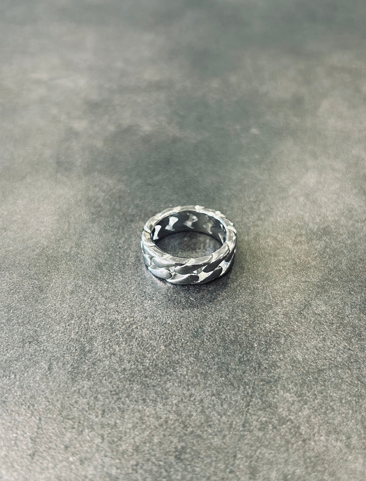 ΑΣΗΜΙ ΔΑΧΤΥΛΙΔΙ