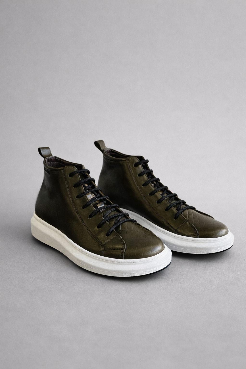 ΔΕΡΜΑΤΙΝΑ ΜΠΟΤΑΚΙΑ ΣΕ ΛΑΔΙ ΚΑΙ ΜΑΥΡΟ