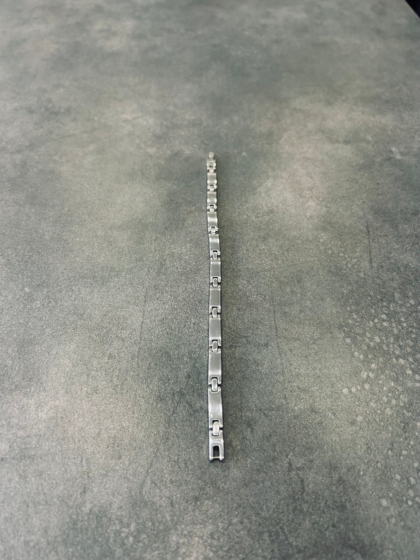 ΑΣΗΜΙ ΧΕΙΡΟΠΕΔΑ