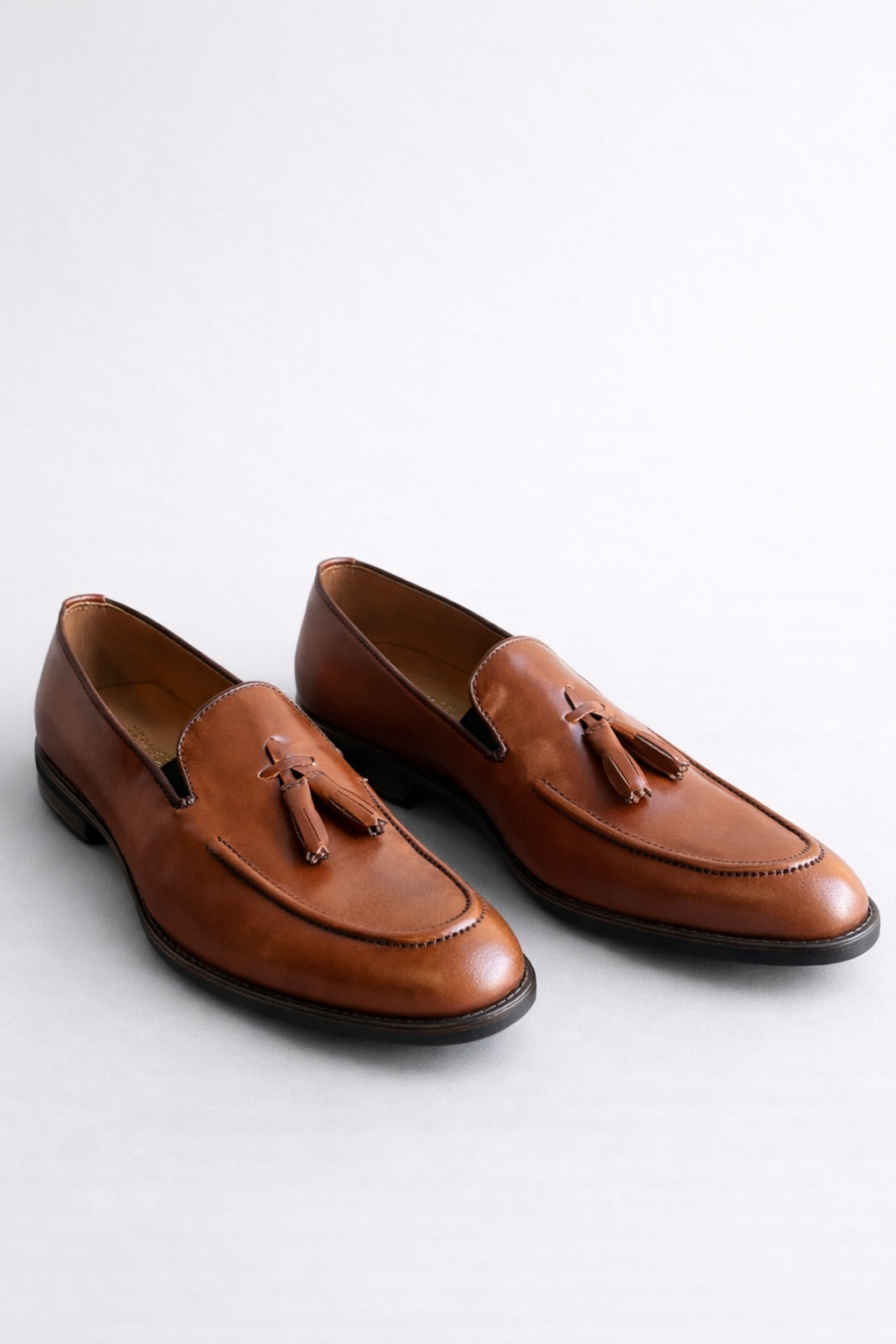 ΚΑΦΕ ΔΕΡΜΑΤΙΝΟ LOAFER ΜΕ ΦΟΥΝΤΑΚΙΑ